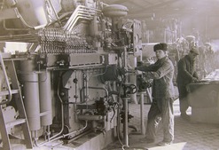 1950-е годы. Монтаж газомотокомпрессора. Фото из архива филиала «Калужское УПХГ»