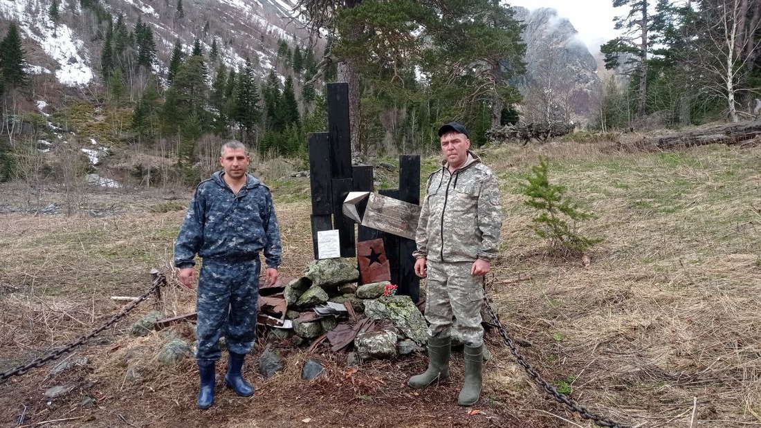 Работники Краснодарского УПХГ восстановили памятник защитникам перевалов Кавказа, разрушенный лавиной