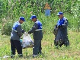 Молодые специалисты Краснодарского УПХГ наводят порядок в районе русла реки Каблук