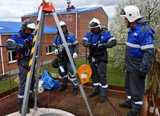 Отработка действий персонала на натурном стенде при спасении пострадавшего из колодца