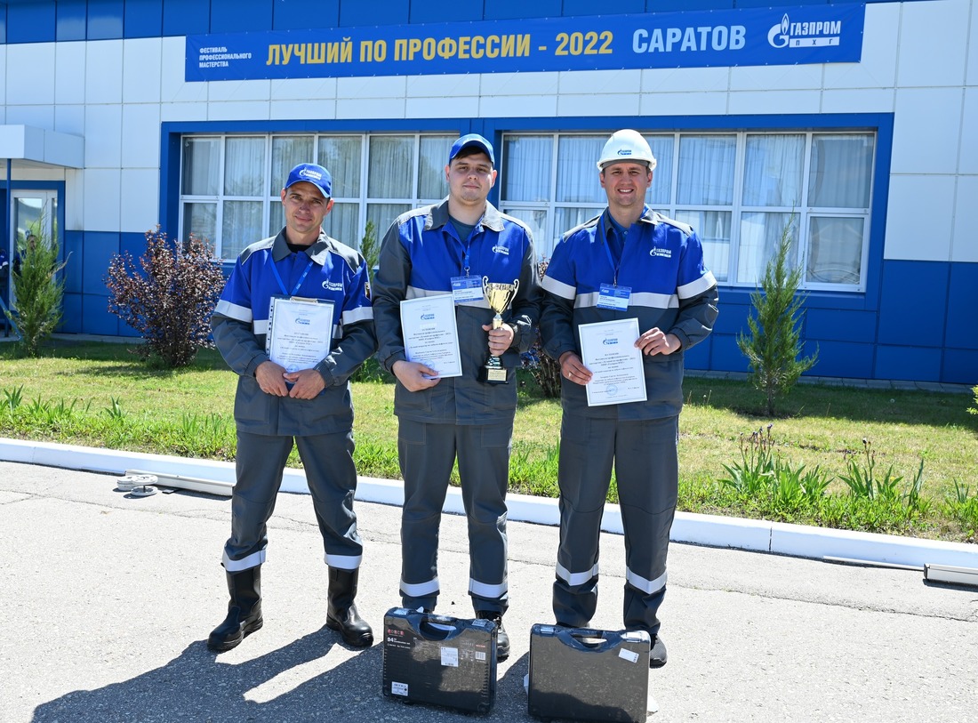 Лучшие операторы по добыче нефти и газа (слева направо): Владимир Коцарев, Сергей Щербинин, Сергей Захаров
