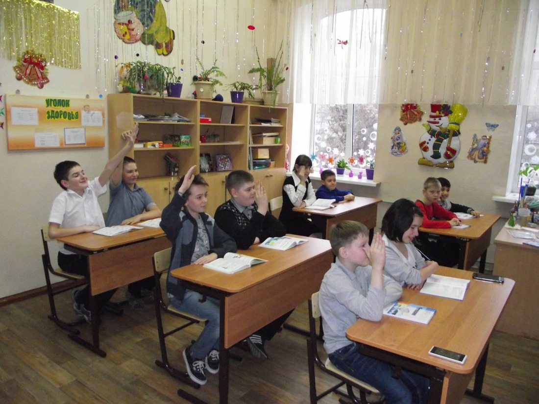 Новые парты школе-интернату г. Саратова подарили работники Елшанского УПХГ