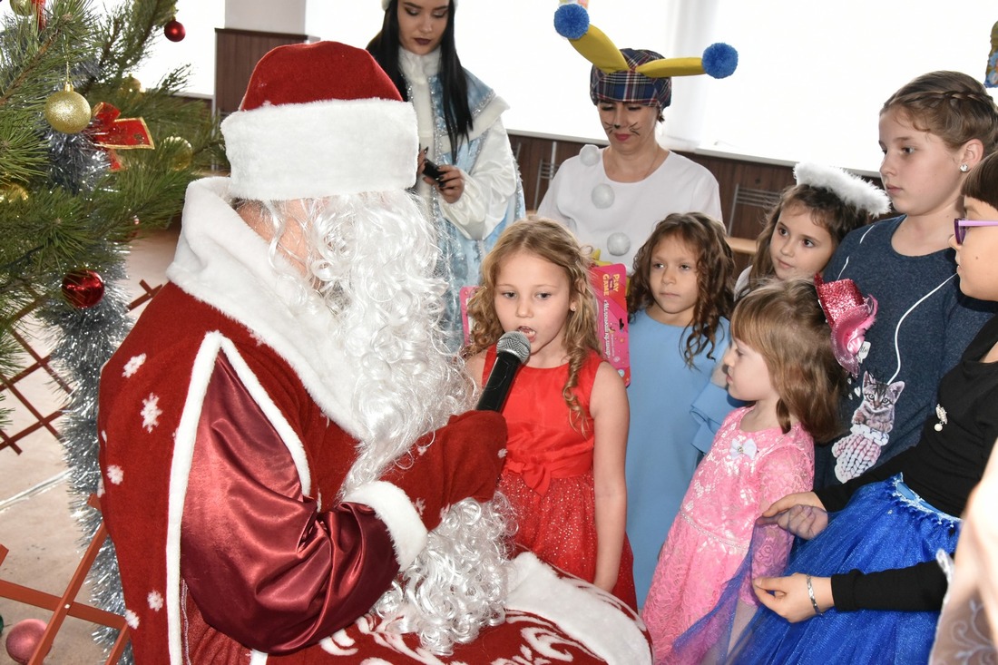 Волнительный для малышей момент — рассказать стишок Деду Морозу (Ставропольское УАВР и КРС)
