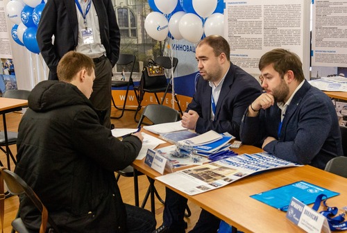 Представители Учебно-производственного центра «Газпром ПХГ» отвечают на вопросы студентов университета «ЛЭТИ»