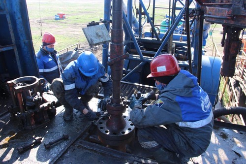 Капитальный ремонт скважины выполняют специалисты филиала «Саратовское УАВР и КРС»