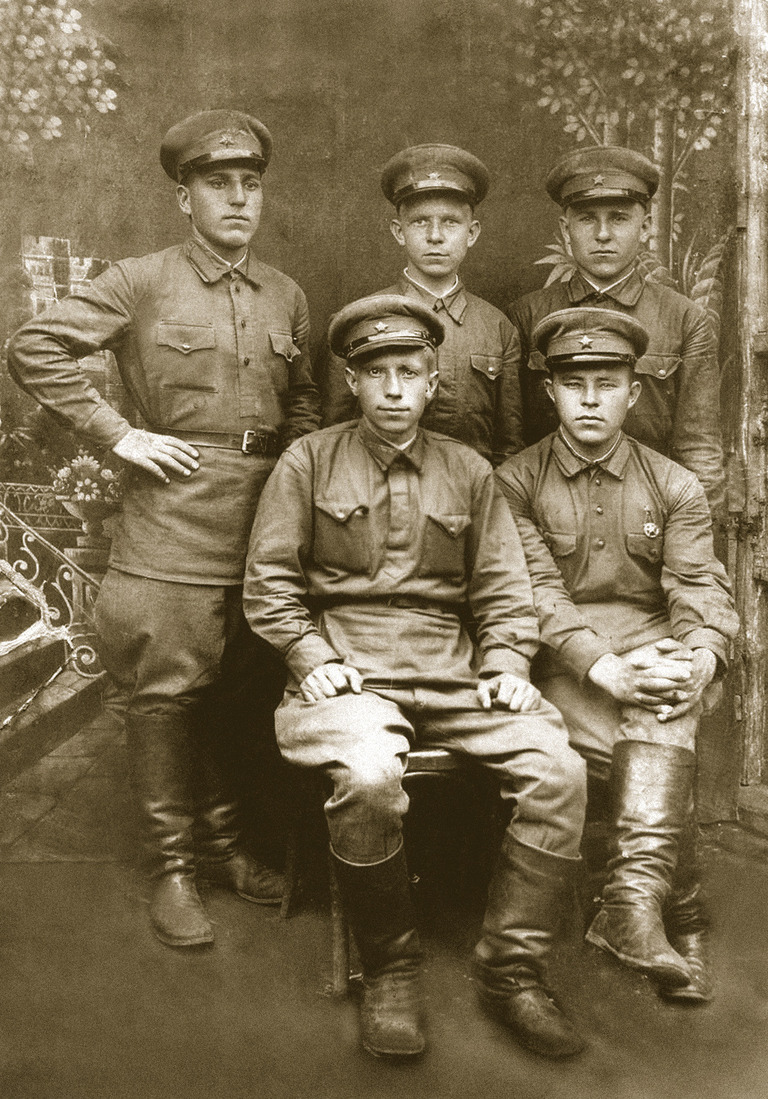 Семен Костин (в верхнем ряду в центре). Финляндия, 1939-1940
