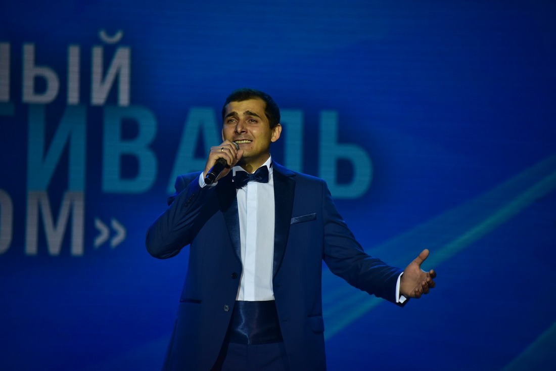 Рустам Джумаев исполнил песню «Синяя вечность» из репертуара М.Магомаева