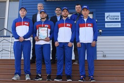 Команда Волгоградского УПХГ по пожарно-спасательному спорту с начальником филиала Андреем Перетокиным и главным инженером Максимом Каранаевым