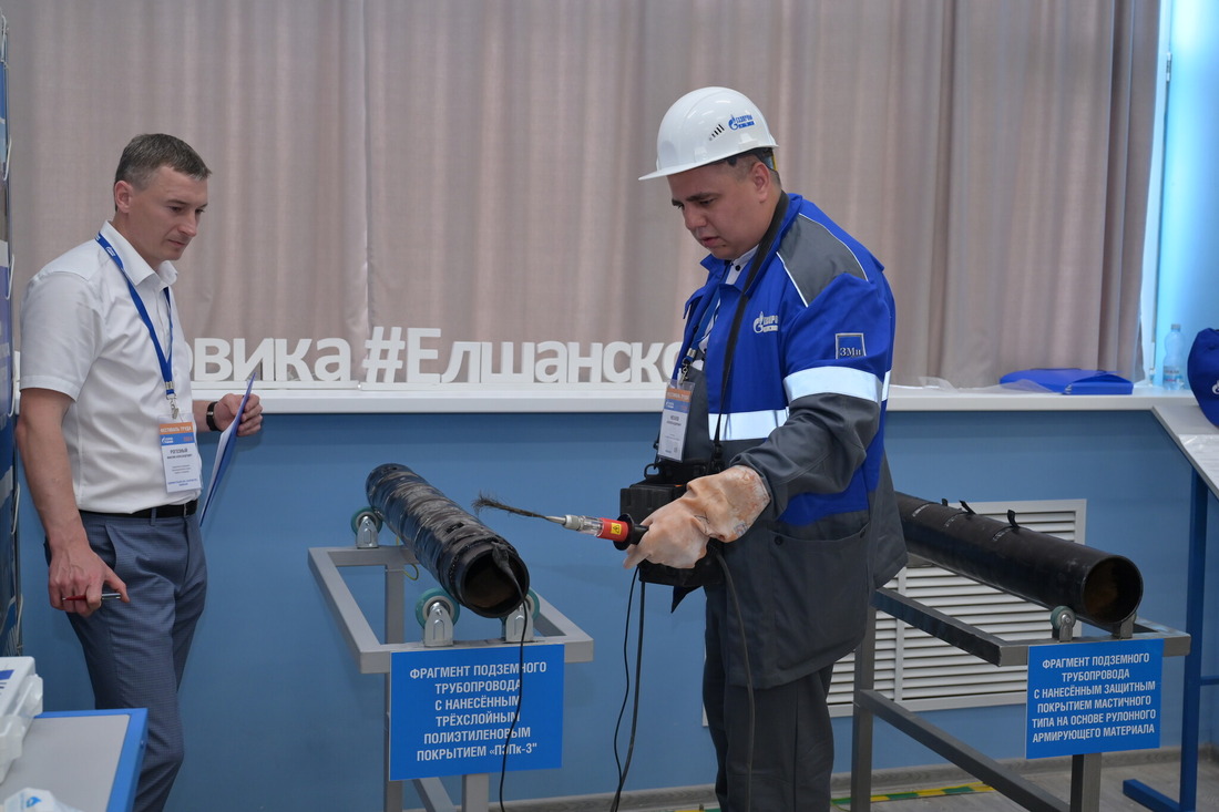 Практическое задание по проверке качества изоляционного покрытия выполняет инженер по электрохимической защите Алексей Нехаев
