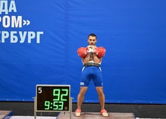 В упражнении «Толчок» Александр Нестеренко 92 раза поднял две 32-килограммовые гири
