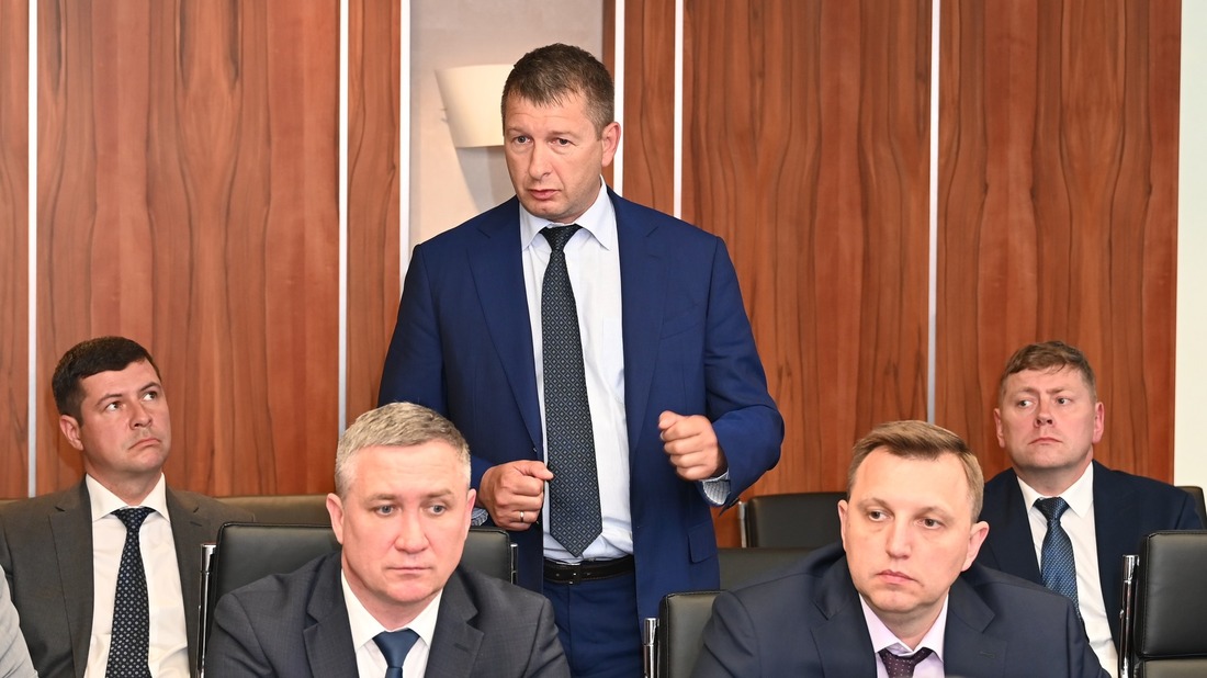 Начальник Елшанского УПХГ Игорь Моля докладывает о нюансах работы с электронным документооборотом в Саратовской области
