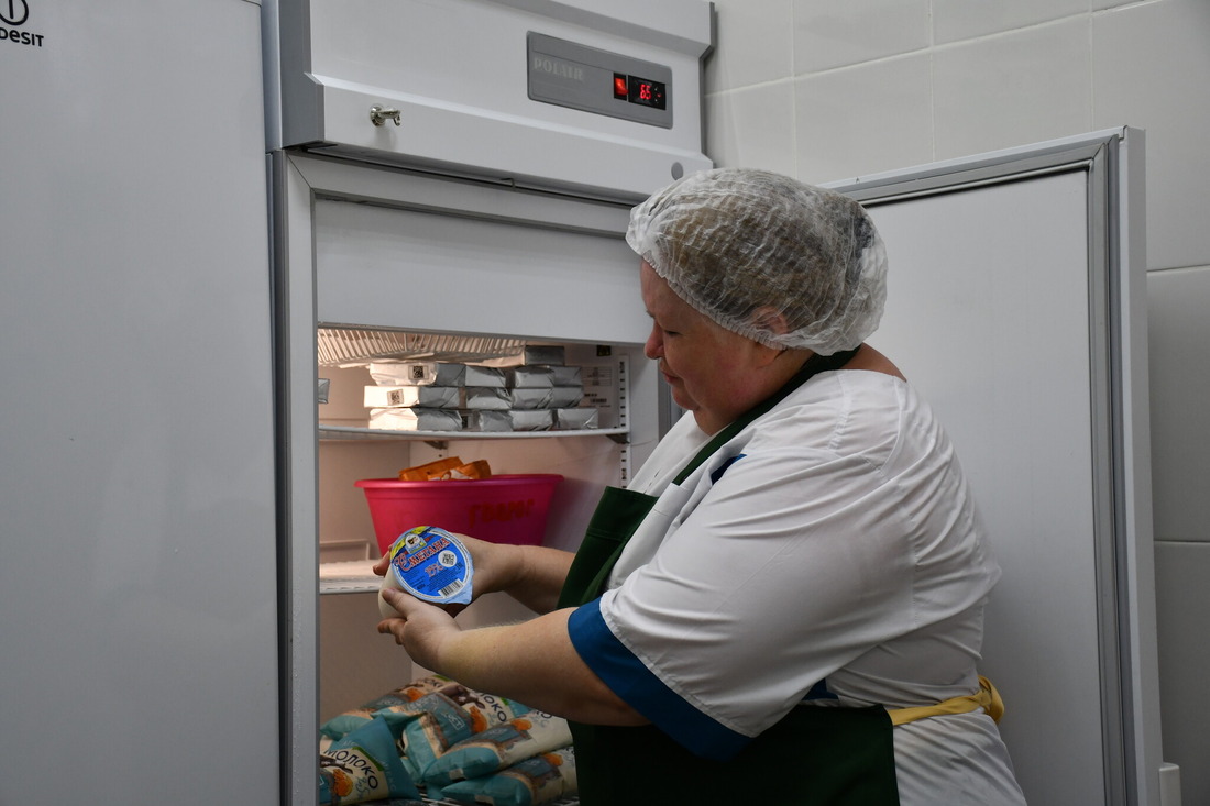 Новые холодильные шкафы с вместительной камерой позволяют сохранить свежесть продуктов. Фото Светланы Скрыльниковой