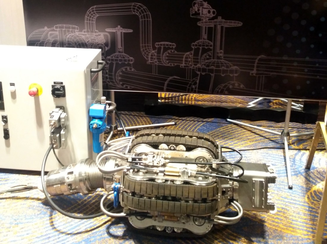 Образец внутритрубной роботизированной системы для диагностики разветвленных трубопроводов, представленный в выставочной программе Саммита