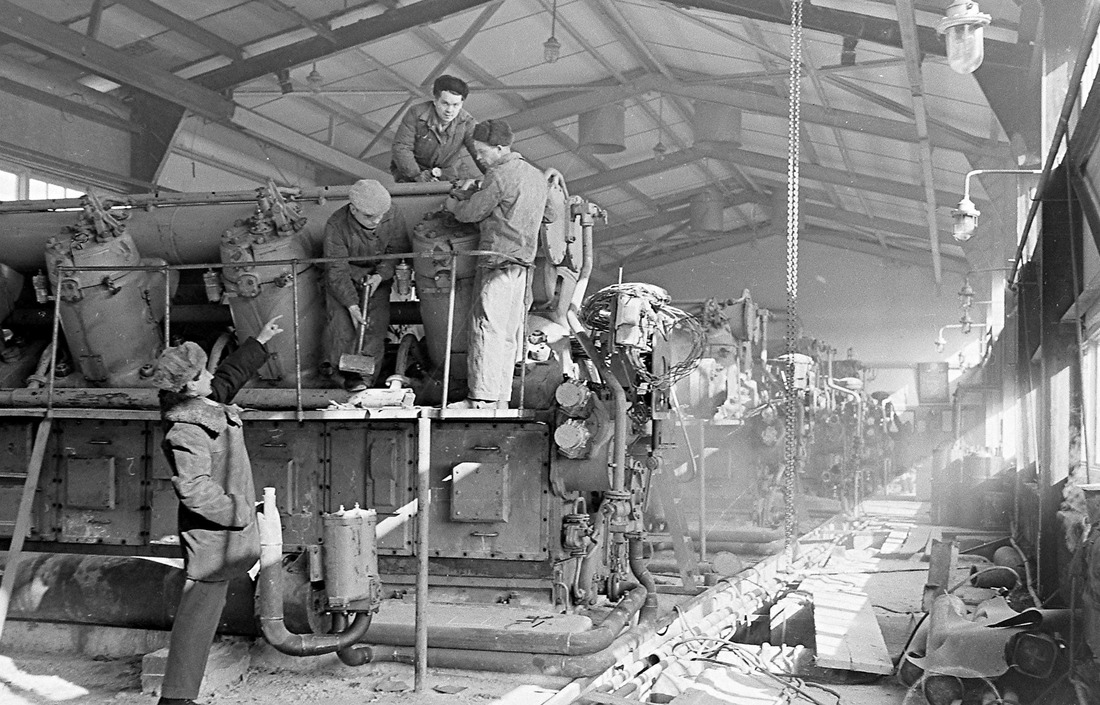 Монтаж газомотокомпрессора на одном из первых отечественных подземных хранилищ — Калужском ПХГ