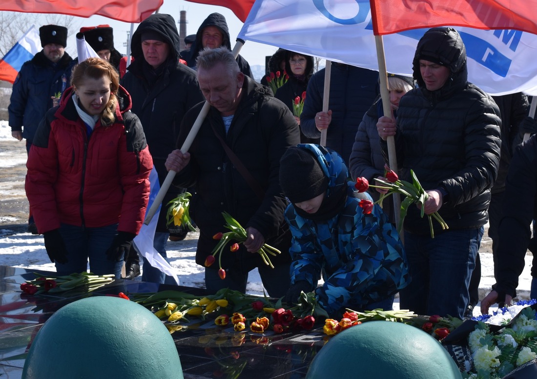 Возложение цветов на территории мемориала «Солдатское поле» в Городищенском районе Волгоградской области