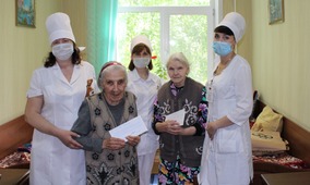 Почувствовать праздник ветеранам Саратовской области помогли работники Елшанского УПХГ