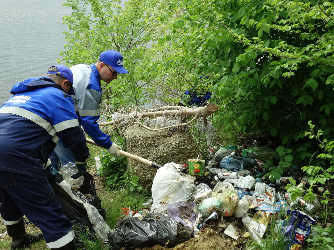 С острова было вывезено более 50 мешков бытового мусора