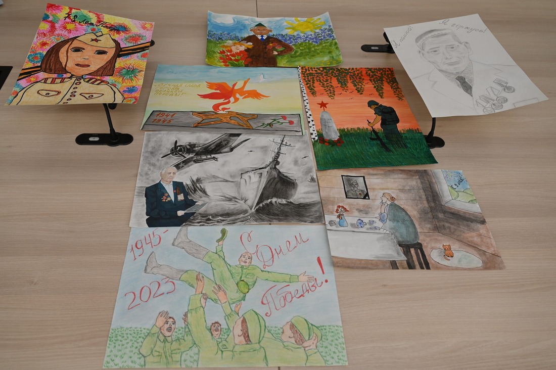 Рисунки, занявшие призовые места на конкурсе «Юный художник». Фото Веры Криворотовой