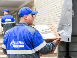 Работники Степновского УПХГ передают гуманитарный груз в один из пунктов сбора, расположенных в Саратовской области